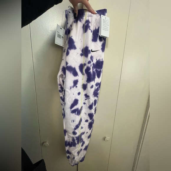 NWT Standard fit/mid-rise NIKE joggers - Picture 8 of 9